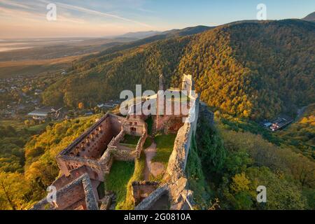 FRANKREICH, HAUT-RHIN (68), RIBEAUVILLE, ST. SCHLOSS ULRICH IM HERBST Stockfoto