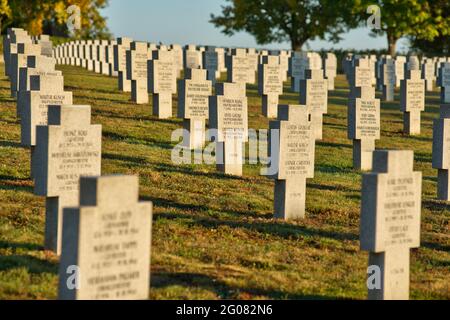 FRANKREICH, HAUT-RHIN (68), BERGHEIM, DEUTSCHER FRIEDHOF GRASBERG Stockfoto