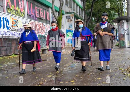 In Botoga, Kolumbien, am 30. Mai 2021 Demonstration der indigenen Gemeinschaft Misak gegen die Gewalt der Regierung und der Polizei Stockfoto