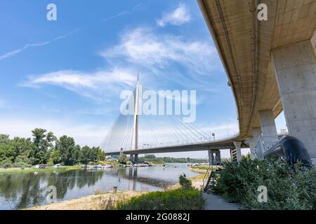 Neueste 'Most na Adi' - buchstäblich Brücke über Ada / Flussinsel in Belgrad, Serbien; Brücke verbindet das europäische Festland mit dem Balkan über den Fluss Stockfoto