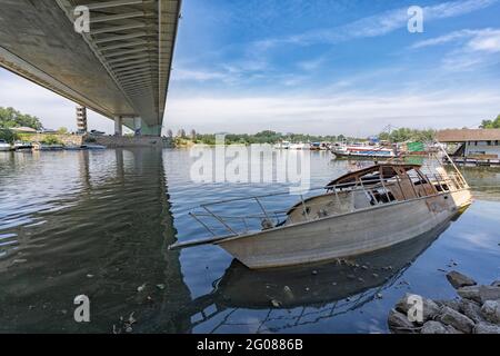 Neueste 'Most na Adi' - buchstäblich Brücke über Ada / Flussinsel in Belgrad, Serbien; Brücke verbindet das europäische Festland mit dem Balkan über den Fluss Stockfoto