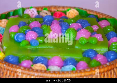 Nahaufnahme von künstlichen thailändischen Desserts, Set Thai Süßfleisch Dessert aus Ei und Zucker. Stockfoto