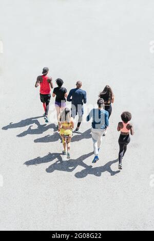 Gruppe von Läufern. Draufsicht und Rückansicht. Stockfoto