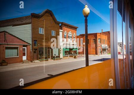 Schaufenster, Hauptstraße, Calumet, Michigan, Spiegelung in Glas Stockfoto