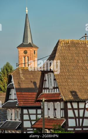 FRANKREICH, BAS-RHIN (67), OUTRE-FORET, DORF HUNSPACH (ZÄHLT ZU DEN SCHÖNSTEN DÖRFERN FRANKREICHS) Stockfoto