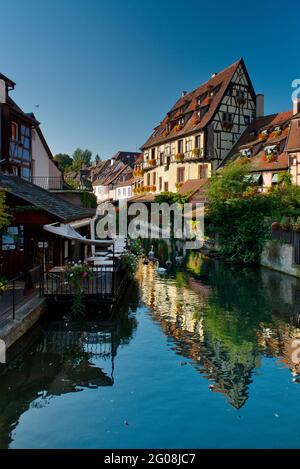 FRANKREICH, HAUT-RHIN (68), COLMAR, LITTLE VENICE UND LAUCH BLICK VON DER RUE DE TURENNE Stockfoto