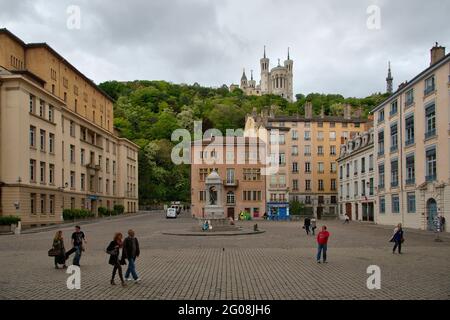 SAINT-JEAN PLACE UND NOTRE-DAME DE FOURVIERE BASILICA, ALT-LYON, LYON, RHONE (69) Stockfoto