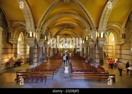 KRYPTA DER BASILIKA NOTRE-DAME DE FOURVIERE, FOURVIERE, LYON, RHONE (69) Stockfoto