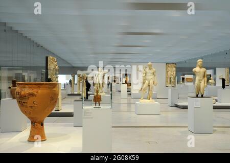 FRANKREICH. PAS-DE-CALAIS. OBJEKTIV. LOUVRE-LENS MUSEUM Stockfoto