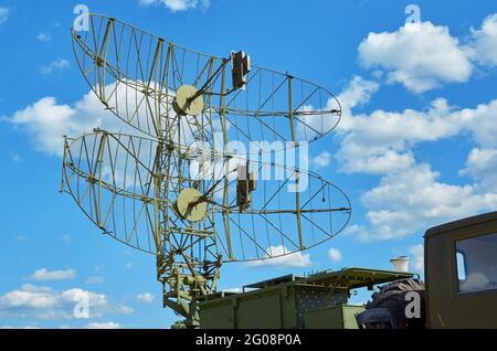 Russland. Oblast Moskau. Patriot Park. Mai 2021. Die Antenne des KASTA-Radarsystems Stockfoto