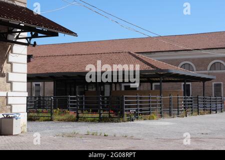 AUSSENANSICHT EINES PAVILLONS DES EHEMALIGEN SCHLACHTHOFS, IN DEM TIERE GESCHLACHTET WURDEN Stockfoto