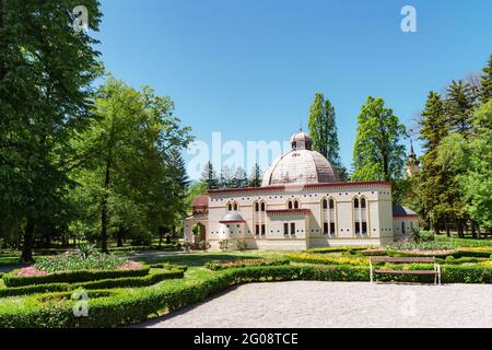 Antuns Bad aus dem 18. Jahrhundert, das erste Badegebäude im Daruvar-Park. Kroatien. Stockfoto