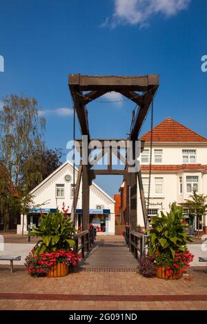 Historische Zugbrücke in Papenburg Stockfoto