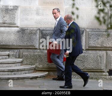 London, England, Großbritannien. Juni 2021. Der britische Außenminister und erste Außenminister, DOMINIC RAAB, wird beim Außenministerium und beim Commonwealth-Amt ankommen. Kredit: Tayfun Salci/ZUMA Wire/Alamy Live Nachrichten Stockfoto