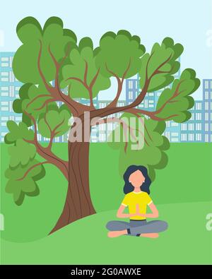 Frau, die Yoga in der Natur macht, Vektor. Das Mädchen sitzt in der Lotusposition unter dem Baum. Die junge Dame meditiert und entspannt sich im Park im Freien. Stock Vektor