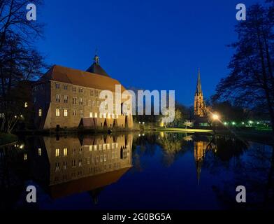 Historisches Schloss Winsen unter dem schönen Nachthimmel in Deutschland Stockfoto