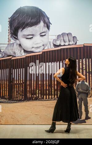 London, Großbritannien. Juni 2021. Kikito, 2017 - JR: Chronicles eine neue Ausstellung in der Saatchi Gallery. Kredit: Guy Bell/Alamy Live Nachrichten Stockfoto