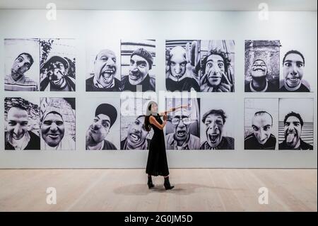 London, Großbritannien. Juni 2021. JFace to Face - R: Chronicles eine neue Ausstellung in der Saatchi Gallery. Kredit: Guy Bell/Alamy Live Nachrichten Stockfoto