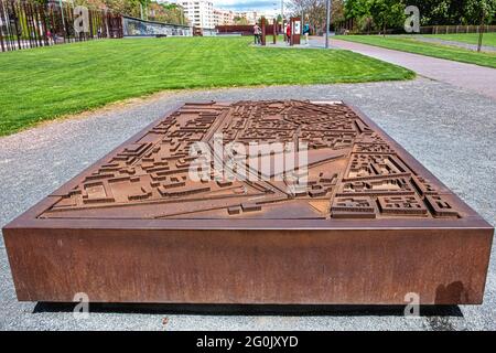 Modell der Berliner Mauer bei der Gedenkstätte in Bernauerstarsse, Mitte, Berlin Stockfoto