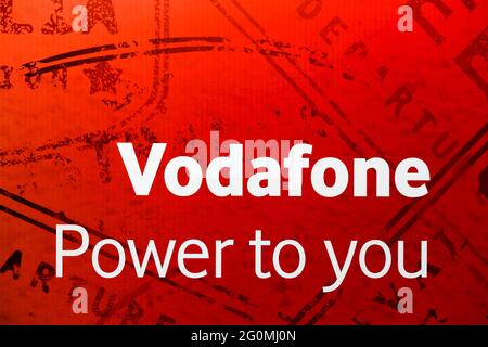 Amsterdam, Niederlande - 1. Februar 2016: Vodafone-Logo an einer Wand. Vodafone ist ein britisches multinationales Telekommunikationsunternehmen Stockfoto