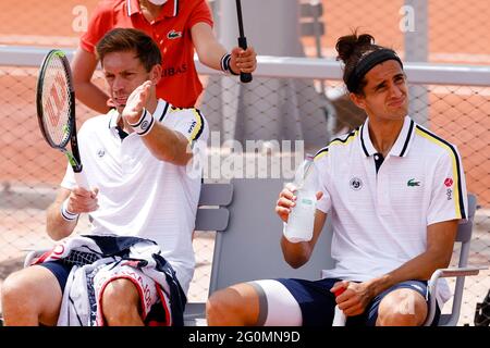 Paris, Frankreich. Juni 2021. Pierre-Hugues Herbert und Nicolas Mahut beim French Open Grand Slam Tennisturnier 2021 in Roland Garros, Paris, Frankreich. Frank Molter/Alamy Live Nachrichten Stockfoto