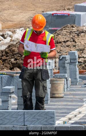 Baustufen; Farington Mews schlagen die Stamp Duty Deadline - Keepmoat Häuser Bauträger, 520 neue Häuser Baugrundstück in Chorley. Bauherren beginnen mit dem Bau auf dieser großen neuen Wohnanlage mit Lynx Betonfertigbodensystemen. VEREINIGTES KÖNIGREICH Stockfoto