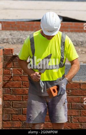 Baustufen; Farington Mews schlagen die Stamp Duty Deadline - Keepmoat Häuser Bauträger, 520 neue Häuser Baugrundstück in Chorley. Bauherren beginnen mit dem Bau auf dieser großen neuen Wohnanlage mit Lynx Betonfertigbodensystemen. VEREINIGTES KÖNIGREICH Stockfoto