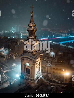 Saborna crkva Kathedrale in Belgrad während einer verschneiten und kalten Nacht Stockfoto