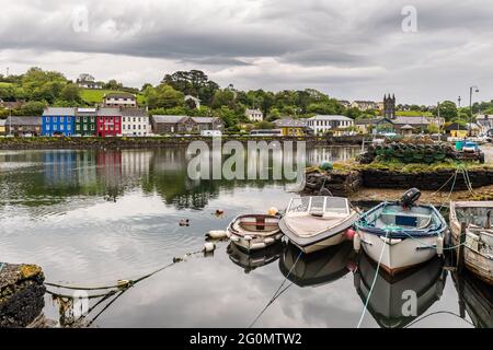 Bantry, West Cork, Irland. Juni 2021. Hotels im ganzen Land haben heute nach einer 6-monatigen Schließung wieder ihre Türen geöffnet. Grauer, bedecktem Himmel begrüßte Gäste, die einen Aufenthalt in Bantry planen. Quelle: AG News/Alamy Live News Stockfoto