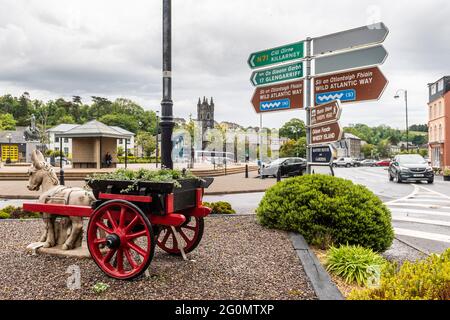 Bantry, West Cork, Irland. Juni 2021. Hotels im ganzen Land haben heute nach einer 6-monatigen Schließung wieder ihre Türen geöffnet. Grauer, bedecktem Himmel begrüßte Gäste, die einen Aufenthalt in Bantry planen. Quelle: AG News/Alamy Live News Stockfoto