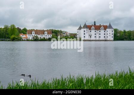 Gluecksburg, Deutschland - 27. Mai 2021: Blick auf die Gluecksburg in Norddeutschland Stockfoto