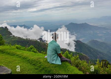 Der Mensch Isoliert, die natürliche Schönheit von Hill Top Bild der menschlichen Liebe gegenüber der Natur zeigt. Bild in Kodaikanal tamilnadu Indien von t Stockfoto