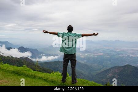 Der Mensch Isoliert, die natürliche Schönheit von Hill Top Bild der menschlichen Liebe gegenüber der Natur zeigt. Bild in Kodaikanal tamilnadu Indien von t Stockfoto