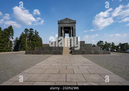 Unbekanntes Heldendenkmal auf dem Berg Avala Stockfoto