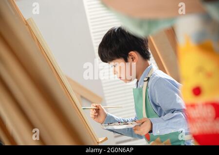 Kommt zu den Kindern, die malen lernen Stockfoto