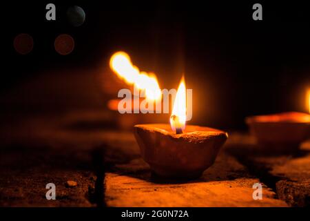 Mehrere Ansichten von Diwali Diyas Stockfoto