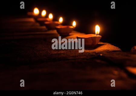 Mehrere Ansichten von Diwali Diyas Stockfoto