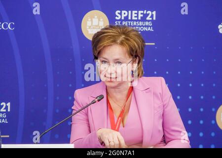 Sankt Petersburg, Russland. Juni 2021. Olga Yarilova, stellvertretende Kulturministerin der Russischen Föderation, spricht auf dem St. Petersburger Internationalen Wirtschaftsforum (SPIEF) zum Thema „Was wird Russland als Nächstes kommen?“. Kredit: SOPA Images Limited/Alamy Live Nachrichten Stockfoto