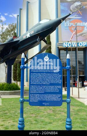 Vor dem San Diego Air and Space Museum im Balboa Park, ein Convair F2Y Sea Dart Wasserflugzeug. Stockfoto