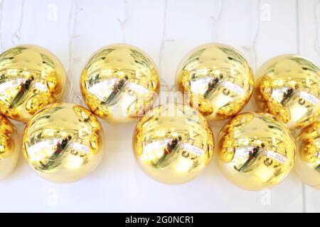Weihnachten funkelnde Perlen neue Jahr riesige Kugeln Stockfoto