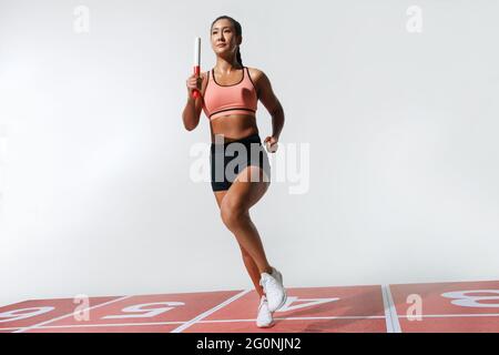 Weibliche Athleten Staffellauf Stockfoto