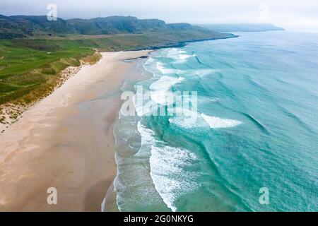 Luftaufnahme des Strandes an der Machir Bay an der Westküste von Islay, Inner Hebrides, Argyll & Bute, Schottland, Großbritannien Stockfoto