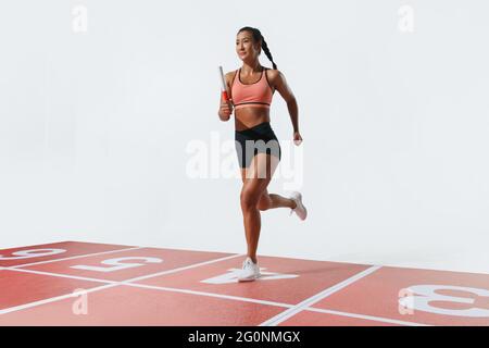 Weibliche Athleten Staffellauf Stockfoto