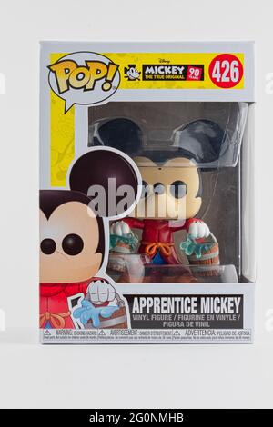 CHESTER, VEREINIGTES KÖNIGREICH - 8. MAI 2021: Mickey Mouse als Apprentice Funko Pop Figur Stockfoto