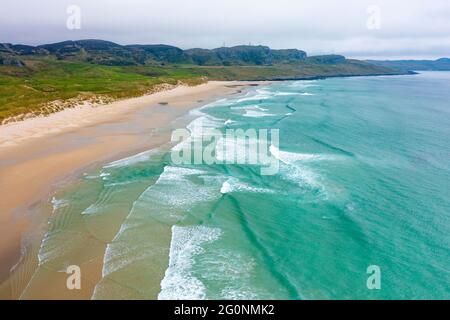 Luftaufnahme des Strandes an der Machir Bay an der Westküste von Islay, Inner Hebrides, Argyll & Bute, Schottland, Großbritannien Stockfoto