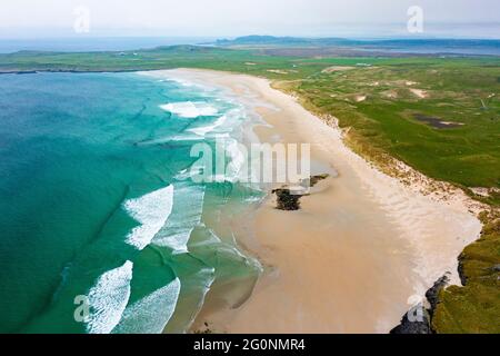 Luftaufnahme des Strandes an der Machir Bay an der Westküste von Islay, Inner Hebrides, Argyll & Bute, Schottland, Großbritannien Stockfoto