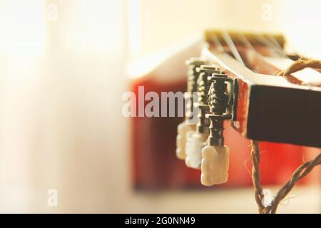 Die Gitarre. Abstraktes Foto. Nahaufnahme des Musikinstruments Stockfoto