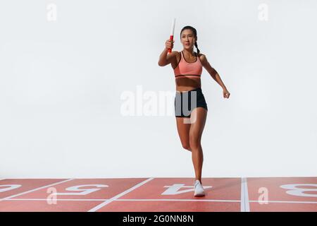 Weibliche Athleten Staffellauf Stockfoto