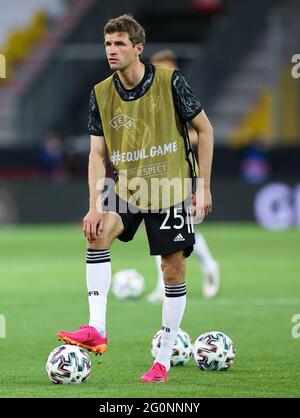 Innsbruck, Österreich. Juni 2021. Fußball: Internationales Spiel, Deutschland - Dänemark im Tivoli-Stadion. Thomas Müller aus Deutschland erwärmt sich. Quelle: Christian Charisius/dpa/Alamy Live News Stockfoto