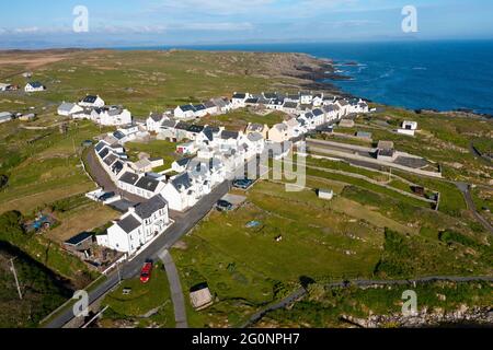 Luftaufnahme des Dorfes Port Wemyss auf Rhinns of Islay auf Islay, Inner Hebrides, Schottland Großbritannien Stockfoto